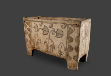 Maalattu arkku, Knossos, Kreeta, n. 1500 eKr. (maalatut keramiikka) (katso kääntöpuoli 419818)